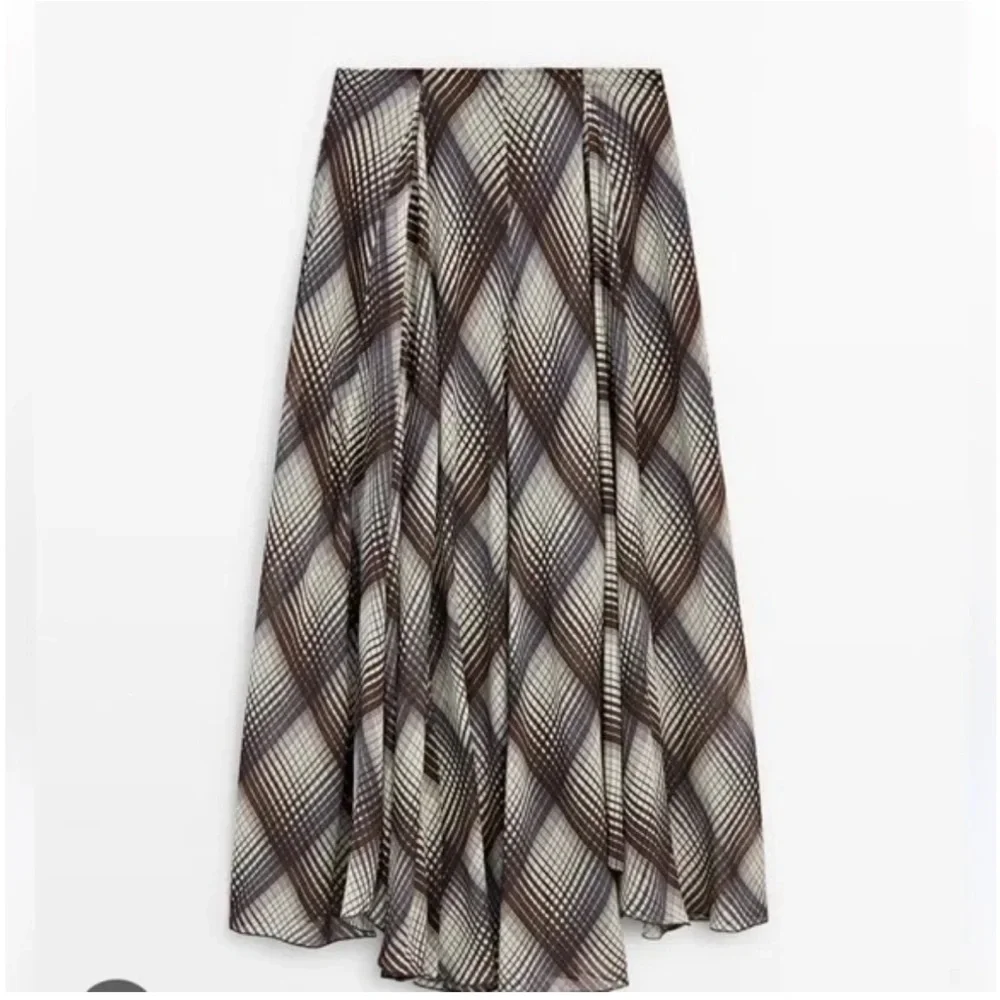 Massimo Dutti Long Flared Skirt with Checked Details - Picture 3 of 8